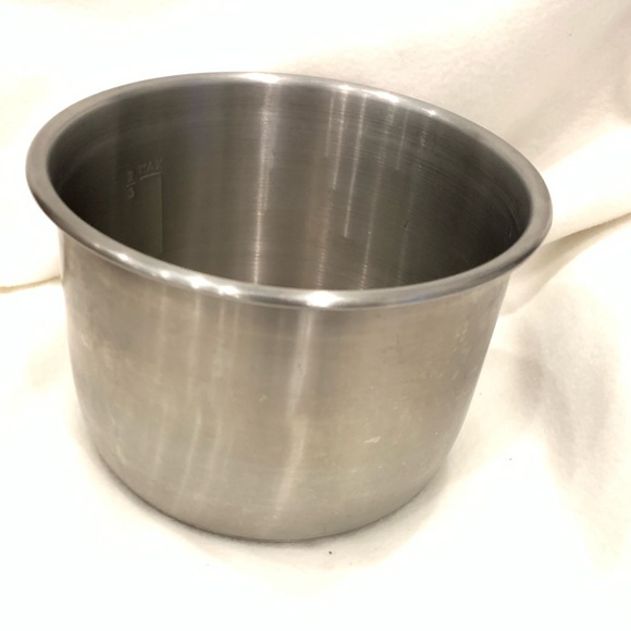 Stainless Steel 8 Quart Pressure Cooker insert. - Picture 2 of 4